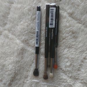 Bundle of 5 Younique Makeup Brushes